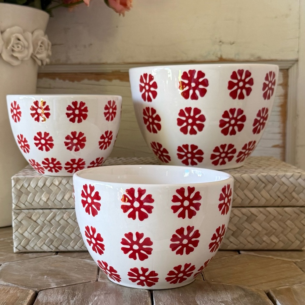 Crate & Barrel “Scandia” Nesting Bowls Mixing Set/3, Red & White